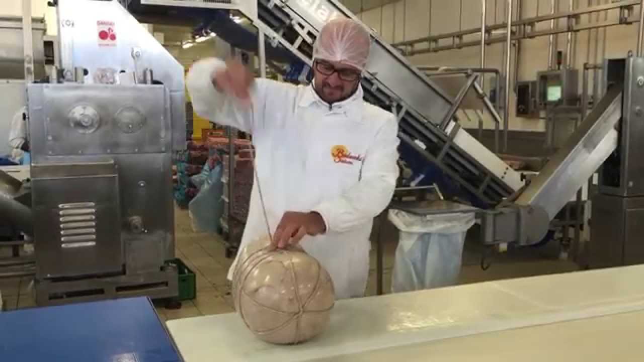 Ficelage d'une Mortadella Bologna IGP