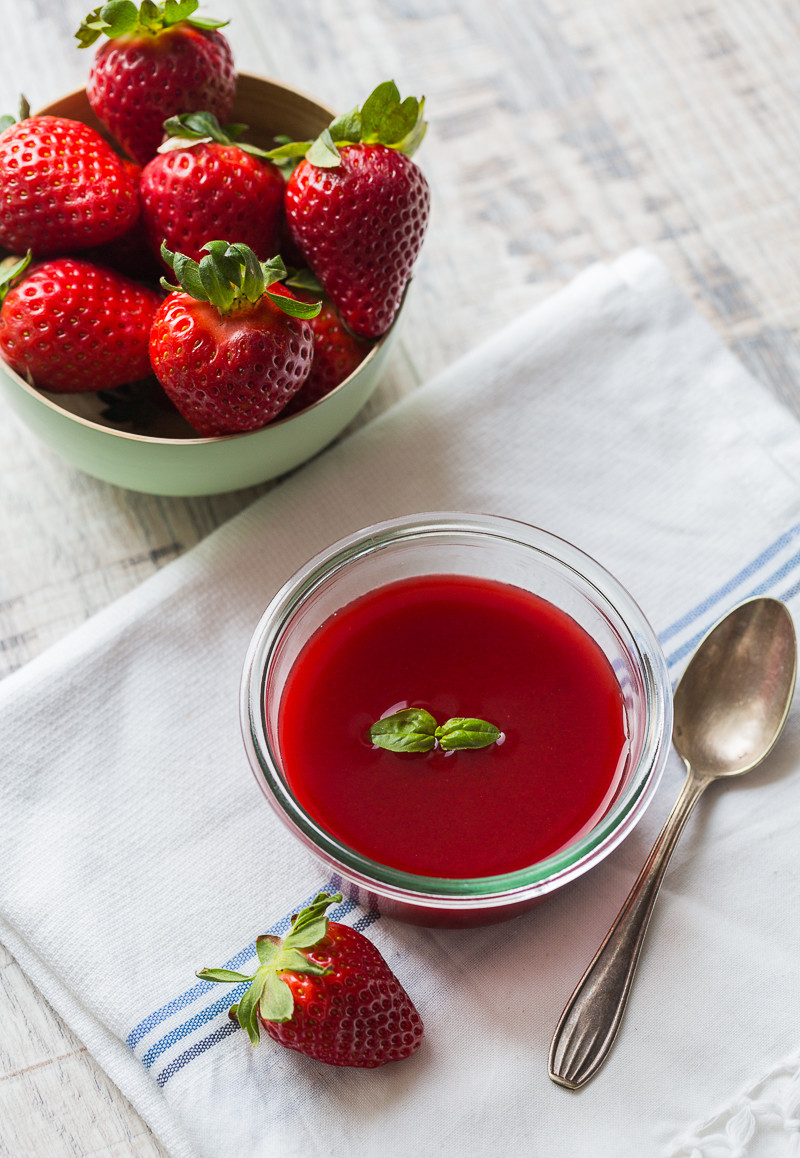 Soupe de fraises au basilic