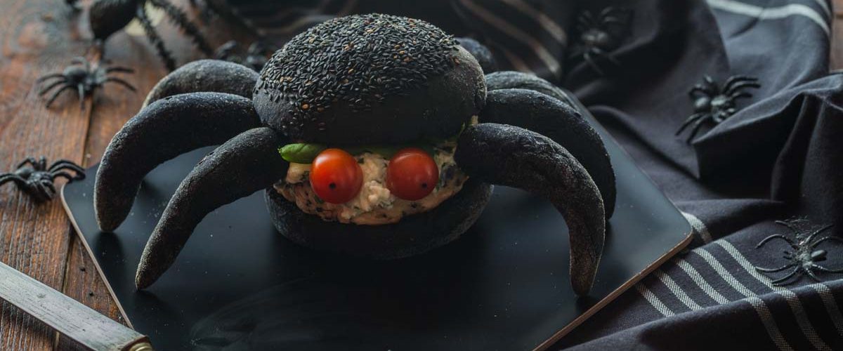 Burger noir au saumon pour Halloween