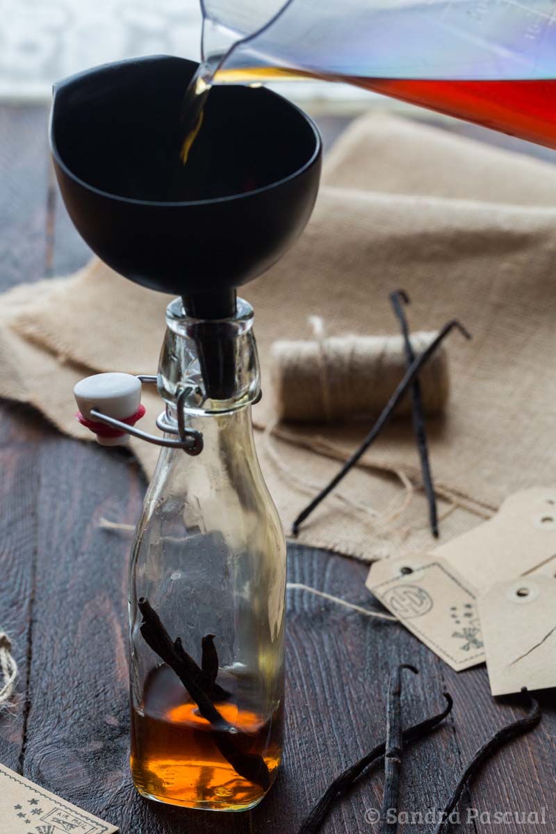 Comment faire un extrait de vanille liquide maison : la recette ! – L'île  aux épices