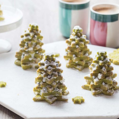 Sapins de biscuits sablés au thé vert matcha