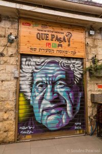 Porte peinte au Marché Mahane Yehuda de Jérusalem