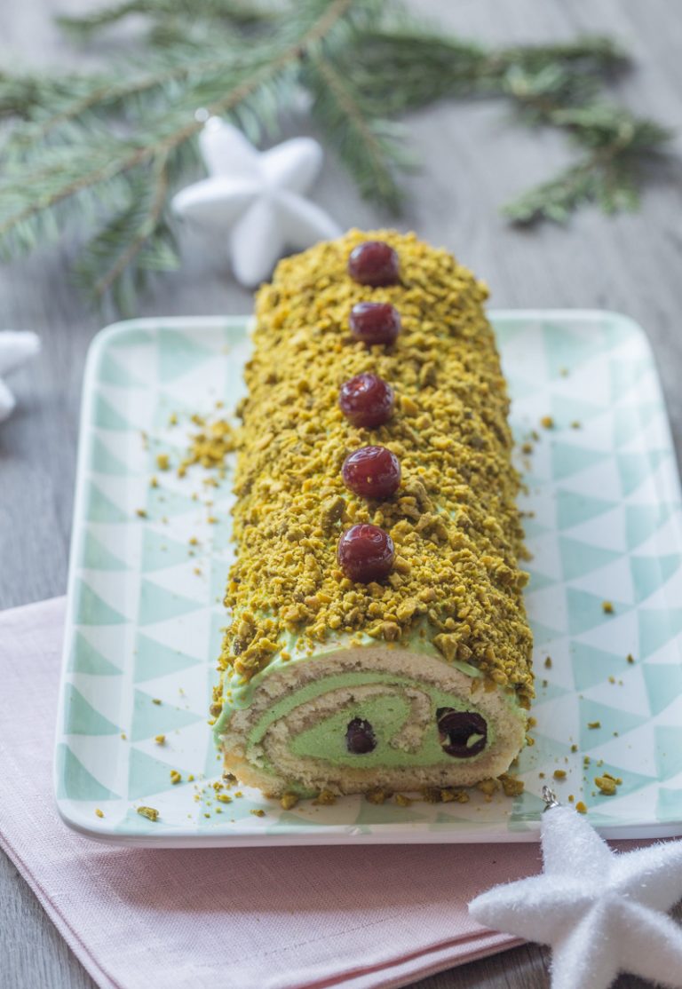 Bûche pistache et griottes - Recette pour Noël