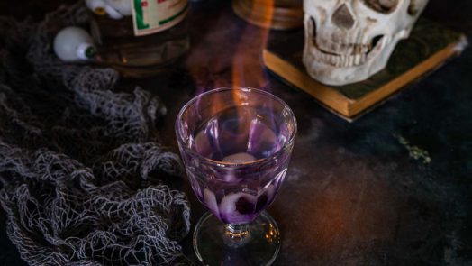 Recette de cocktail pour Halloween Oeil flambé