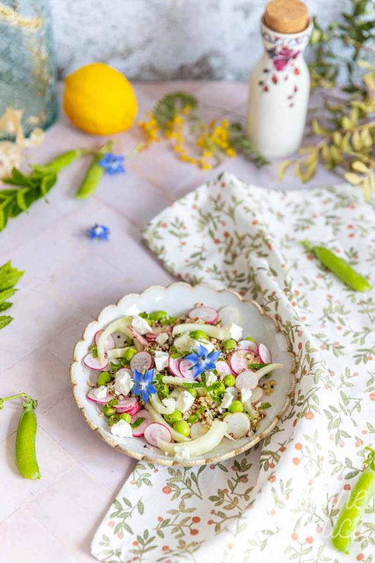 Salade de quinoa et petits légumes printaniers