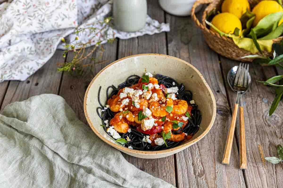 Recette de Pâtes aux crevettes, tomate & feta