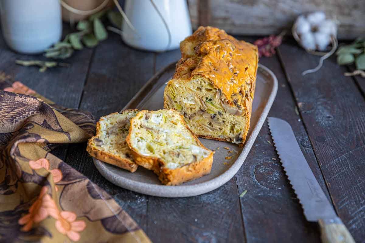 Recette de cake aux champignons, poireau et chèvre