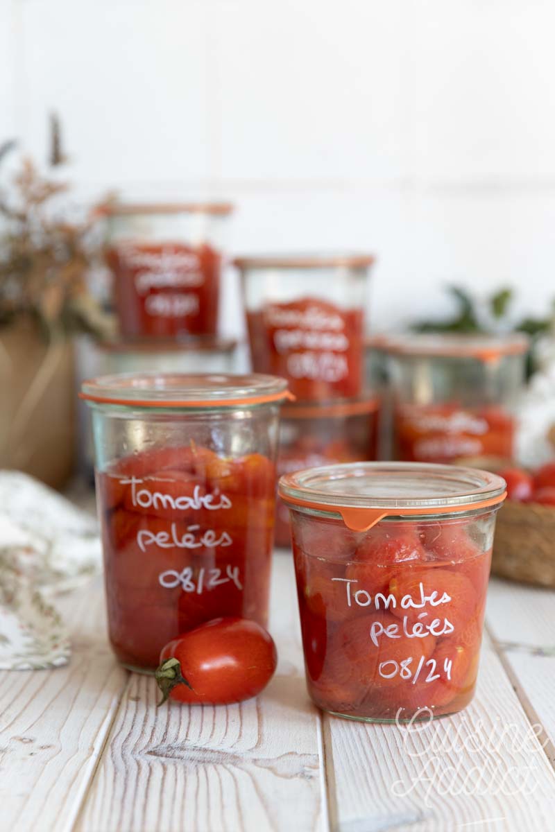 Bocaux de tomates pelées maison