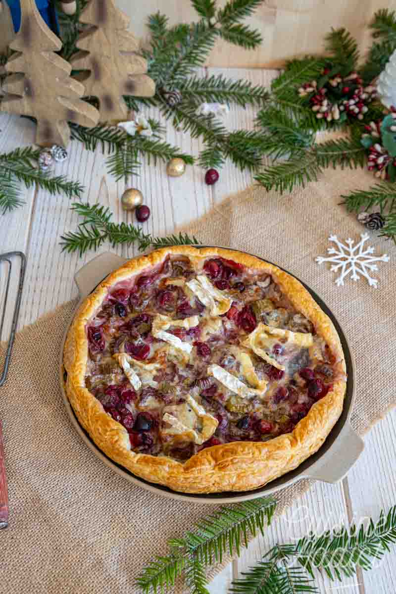 Tarte fine au camembert et cranberries fraîches