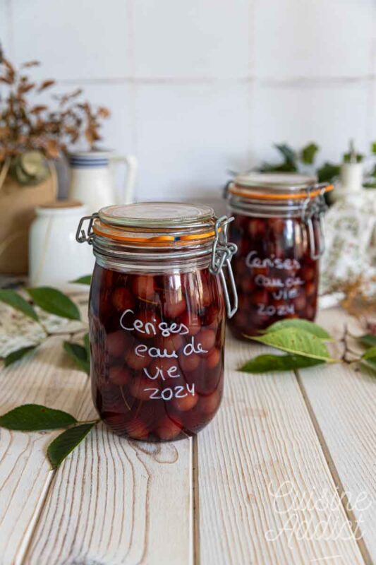 Conserves maison de cerises à l'alcool