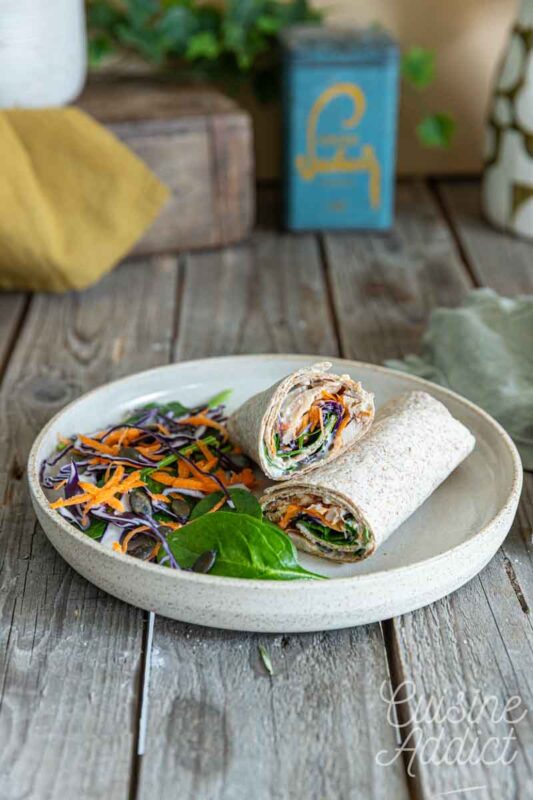 préparation wrap poulet houmous crudités