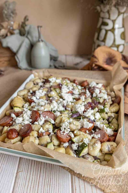 Gnocchis aux courgettes et saucisses cuits au four